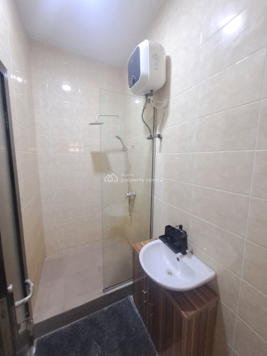 Luxurious 3 Bedroom Apartment in a Serene Neighbourhood, Ologolo, Lekki, Lagos, Flat / Apartment Short Let