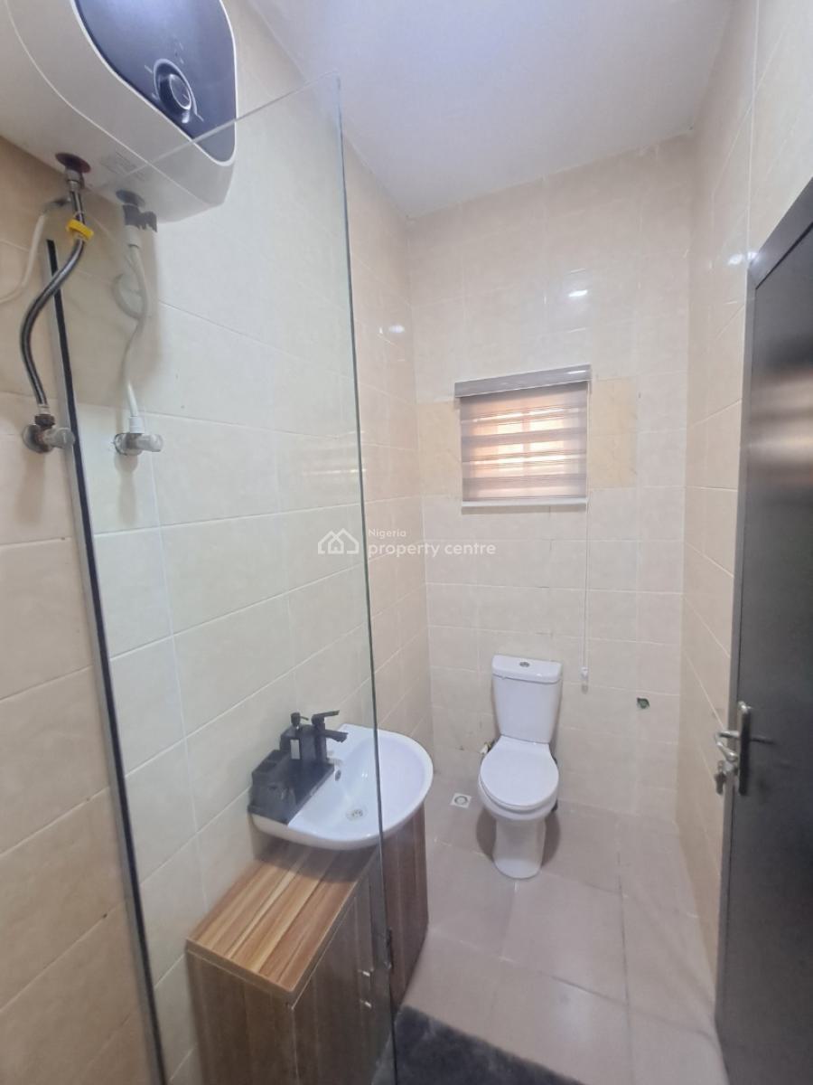 Luxurious 3 Bedroom Apartment in a Serene Neighbourhood, Ologolo, Lekki, Lagos, Flat / Apartment Short Let