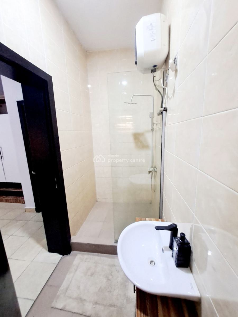 Luxurious 3 Bedroom Apartment in a Serene Neighbourhood, Ologolo, Lekki, Lagos, Flat / Apartment Short Let
