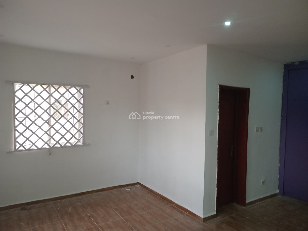 Spacious Well Renovated 3 Bedroom Apartment Upstairs Plus Bq, in an Estate Off Fatai Ariebeke Street, Lekki Phase 1, Lekki, Lagos, Flat / Apartment for Rent