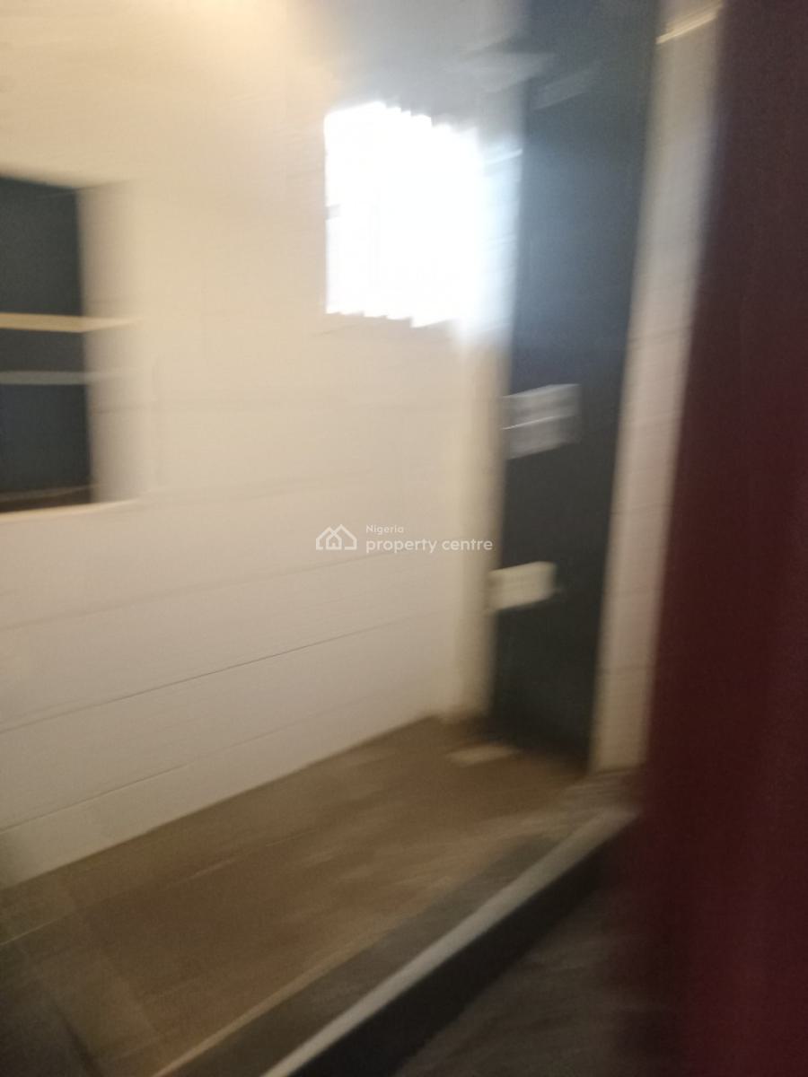 Spacious Well Renovated 3 Bedroom Apartment Upstairs Plus Bq, in an Estate Off Fatai Ariebeke Street, Lekki Phase 1, Lekki, Lagos, Flat / Apartment for Rent