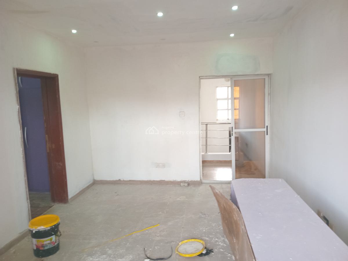 Spacious Well Renovated 3 Bedroom Apartment Upstairs Plus Bq, in an Estate Off Fatai Ariebeke Street, Lekki Phase 1, Lekki, Lagos, Flat / Apartment for Rent