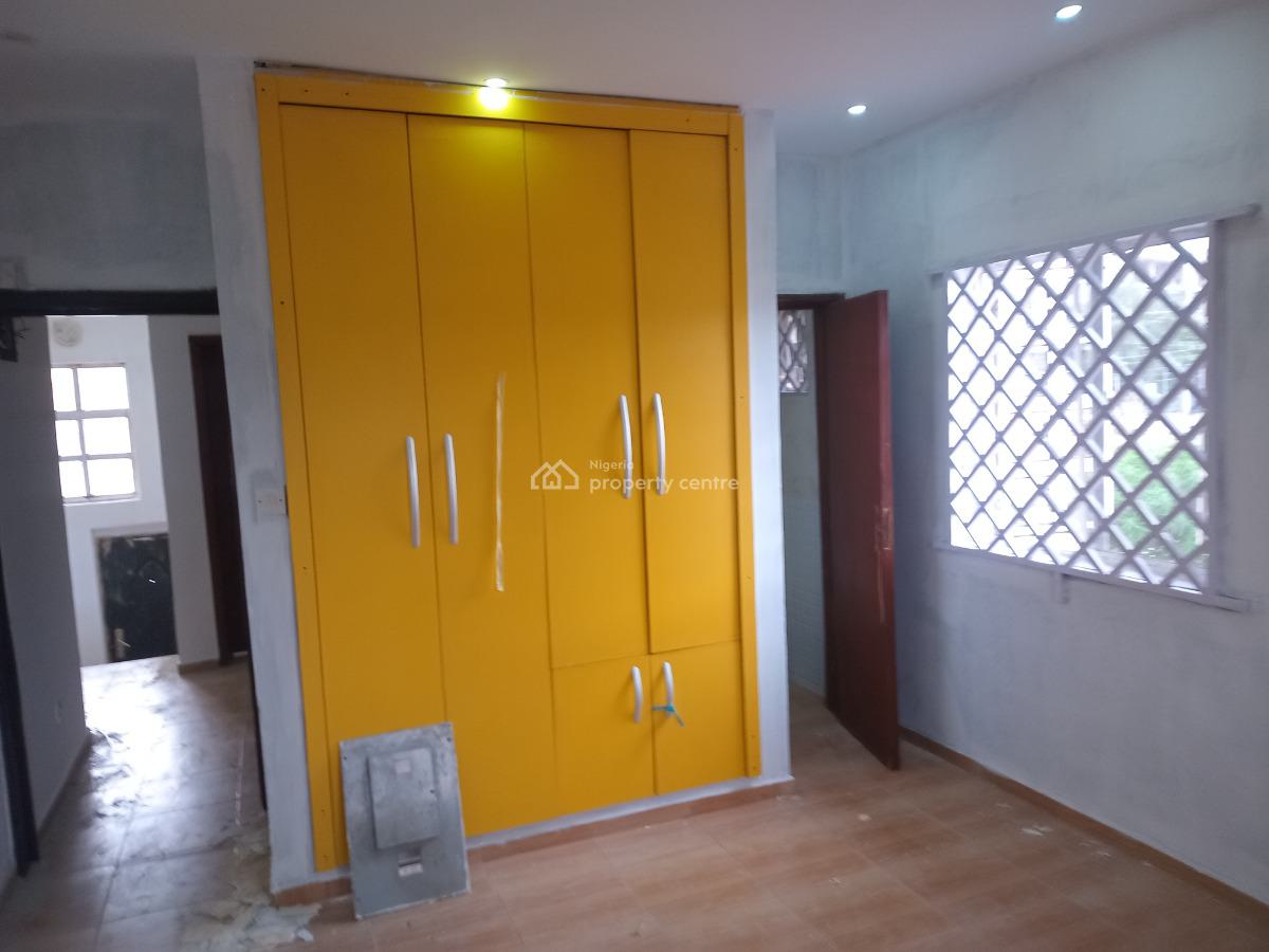 Spacious Well Renovated 3 Bedroom Apartment Upstairs Plus Bq, in an Estate Off Fatai Ariebeke Street, Lekki Phase 1, Lekki, Lagos, Flat / Apartment for Rent