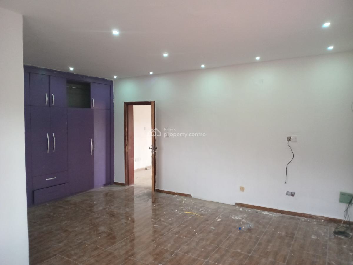 Spacious Well Renovated 3 Bedroom Apartment Upstairs Plus Bq, in an Estate Off Fatai Ariebeke Street, Lekki Phase 1, Lekki, Lagos, Flat / Apartment for Rent