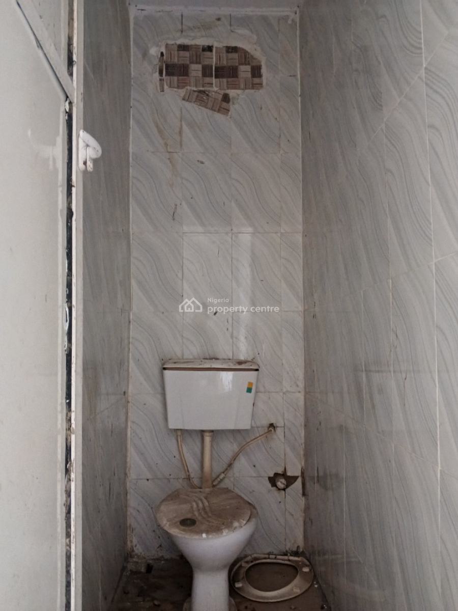 a Neatly Used Two Bedroom Available in a Serene Area, Alagomeji, Alagomeji, Yaba, Lagos, Flat / Apartment for Rent