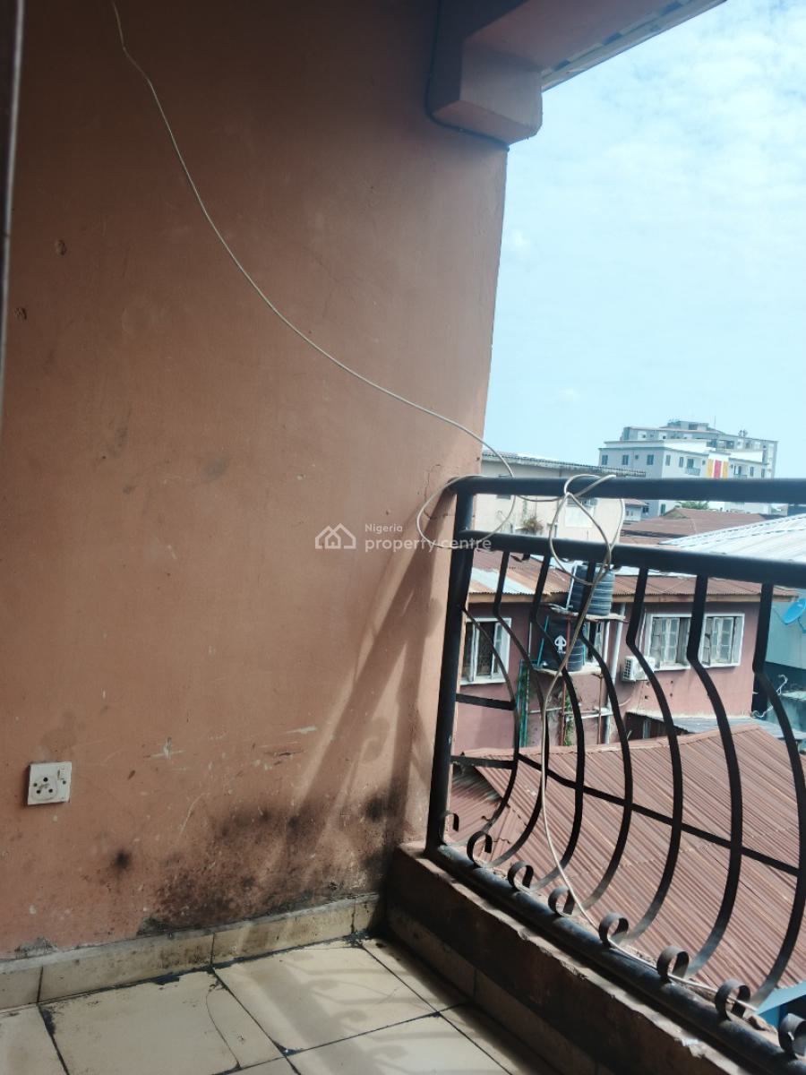a Neatly Used Two Bedroom Available in a Serene Area, Alagomeji, Alagomeji, Yaba, Lagos, Flat / Apartment for Rent