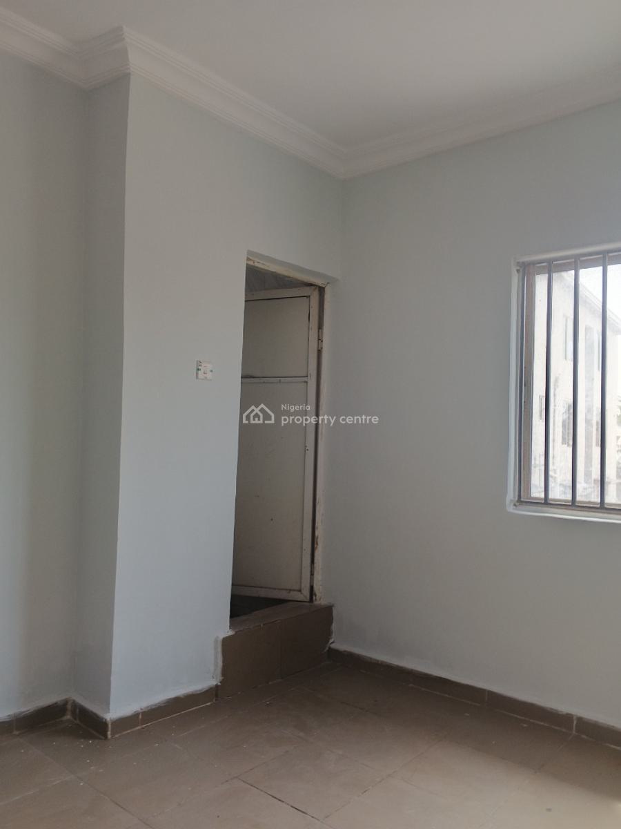 a Neatly Used Two Bedroom Available in a Serene Area, Alagomeji, Alagomeji, Yaba, Lagos, Flat / Apartment for Rent