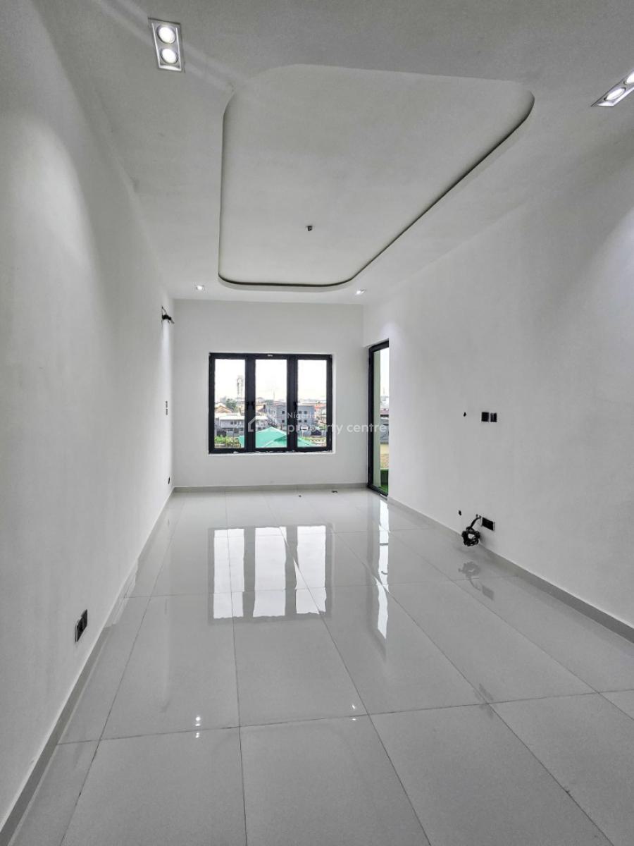 Sleek 4-bedroom Maisonette with Bq, Pool, Gym & Elevator -- Back Unit, Lekki, Lekki Phase 1, Lekki, Lagos, Detached Duplex for Sale