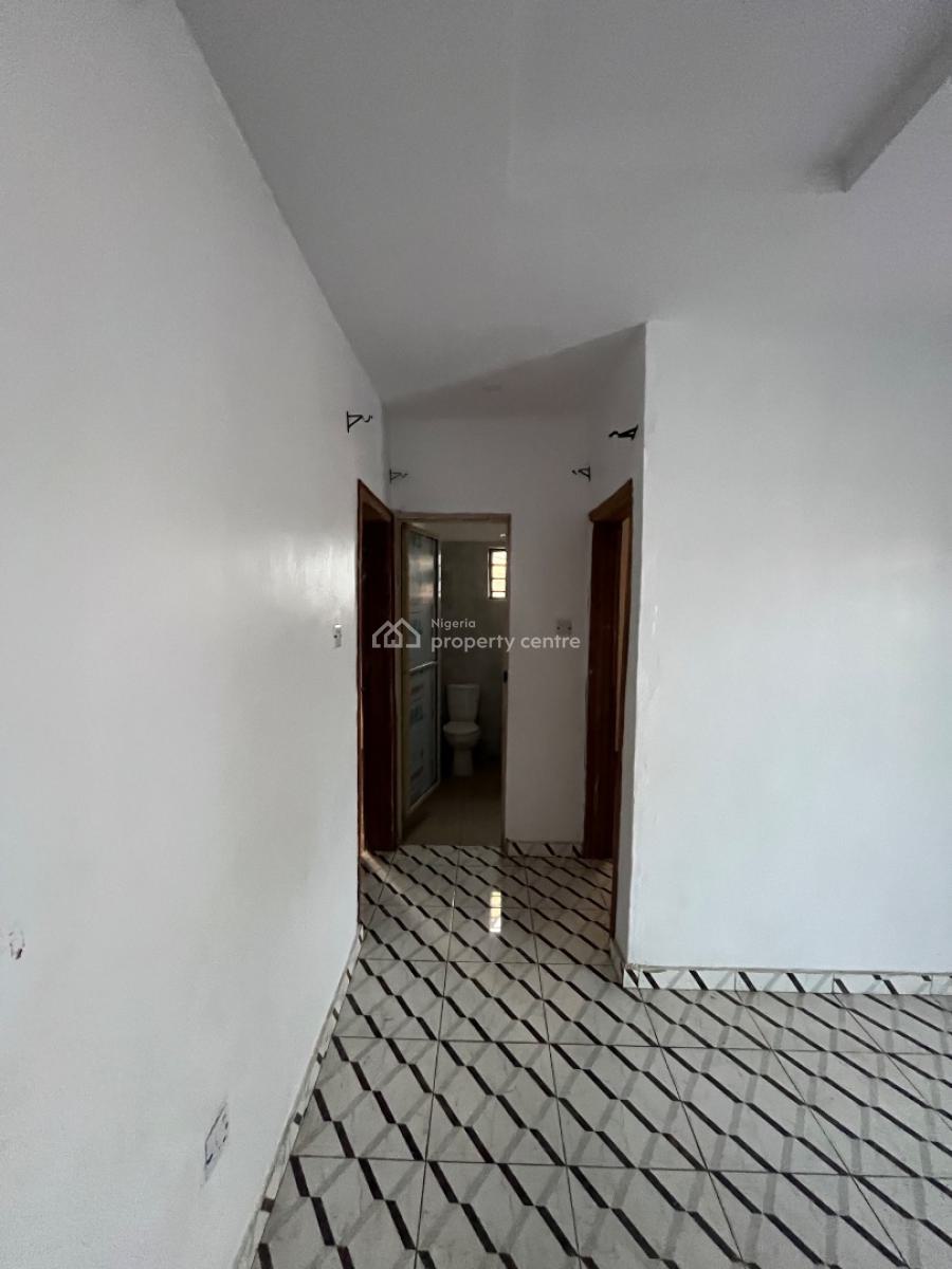 2 Bedroom Apartment Upstairs in Makogi Magboro, Magboro Makogi Victory Estate, Magboro, Ogun, Flat / Apartment for Rent