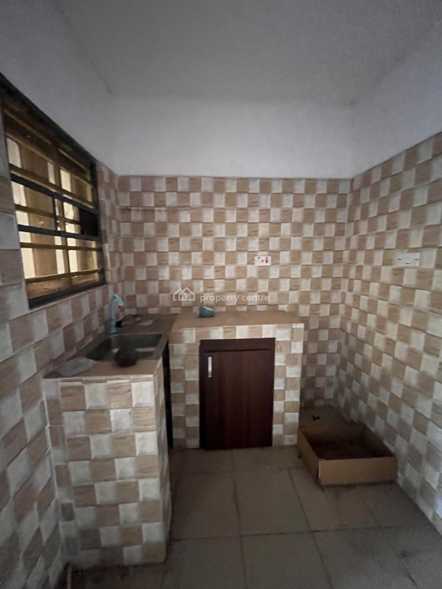 2 Bedroom Apartment Upstairs in Makogi Magboro, Magboro Makogi Victory Estate, Magboro, Ogun, Flat / Apartment for Rent