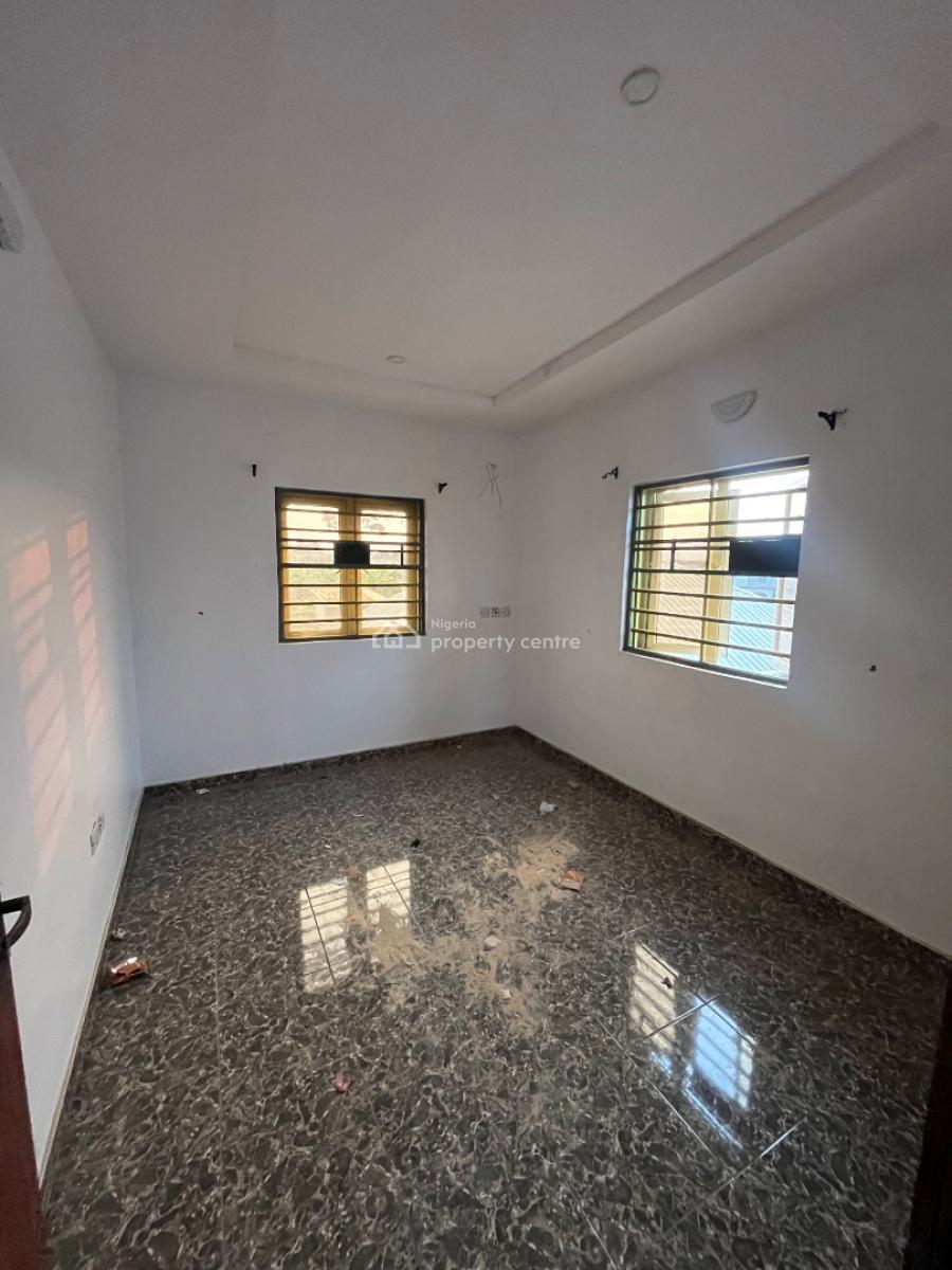 2 Bedroom Apartment Upstairs in Makogi Magboro, Magboro Makogi Victory Estate, Magboro, Ogun, Flat / Apartment for Rent