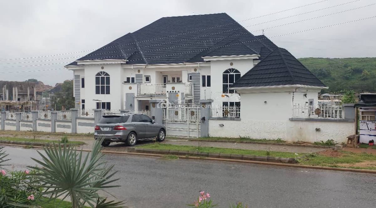 Distress 8, Bedroom Mansion with Swimming Pool in a Nice Location, Guzape Main, Guzape District, Abuja, Detached Duplex for Sale