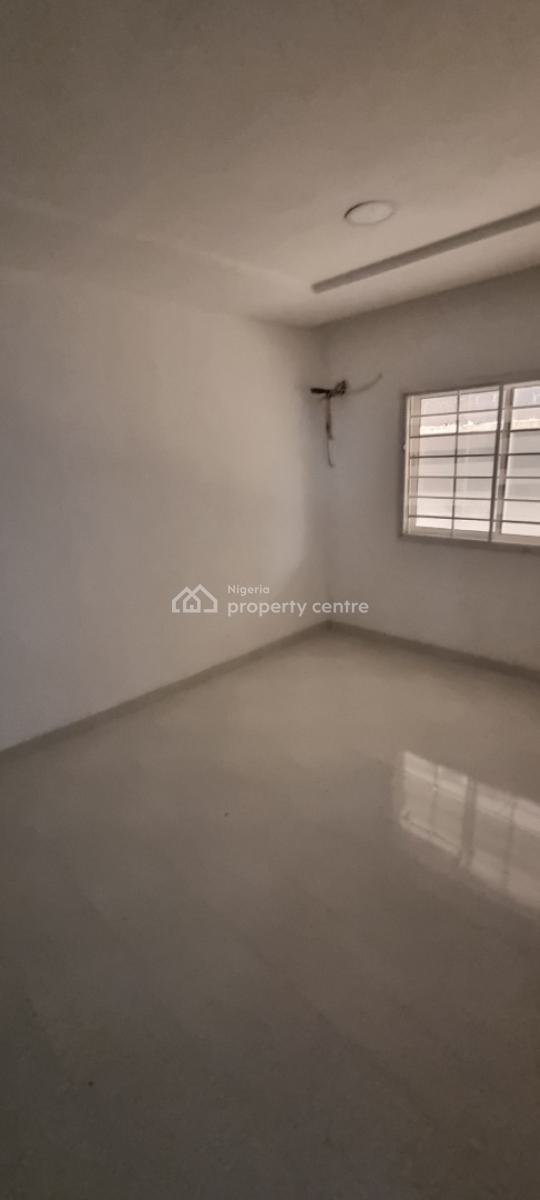2brm Terrace in a Portable and Secured Estate, Off Beunevista Rd Lafiaji Lekki, Lekki, Lagos, Flat / Apartment for Sale