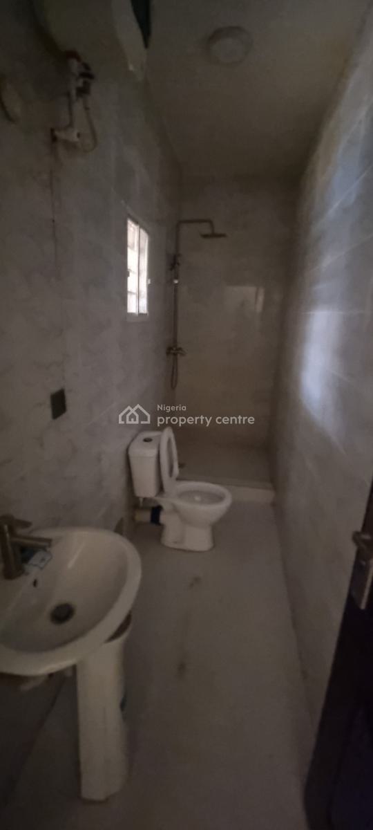2brm Terrace in a Portable and Secured Estate, Off Beunevista Rd Lafiaji Lekki, Lekki, Lagos, Flat / Apartment for Sale