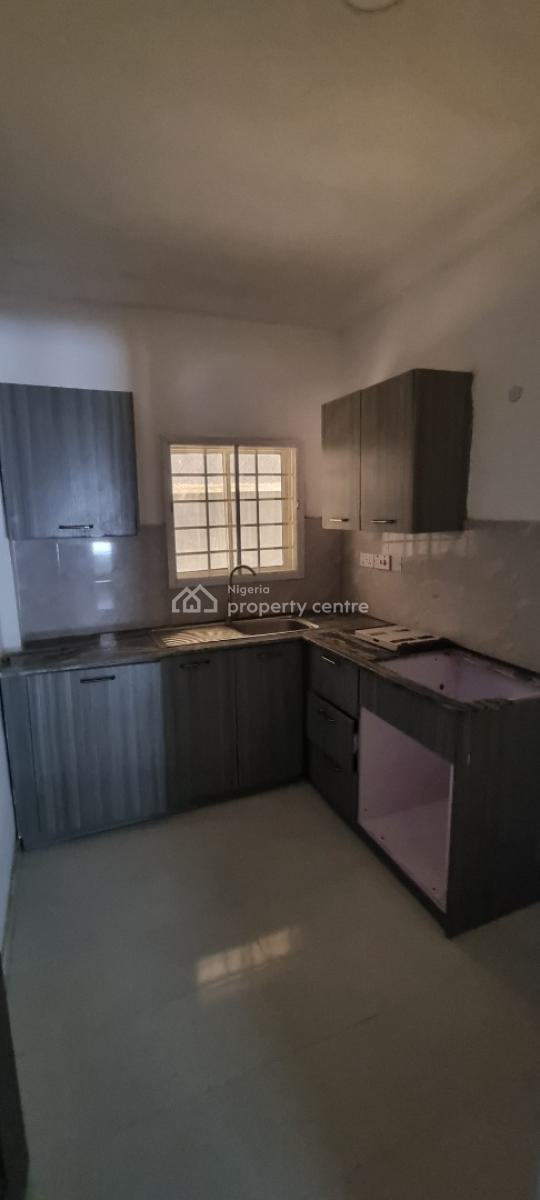 2brm Terrace in a Portable and Secured Estate, Off Beunevista Rd Lafiaji Lekki, Lekki, Lagos, Flat / Apartment for Sale
