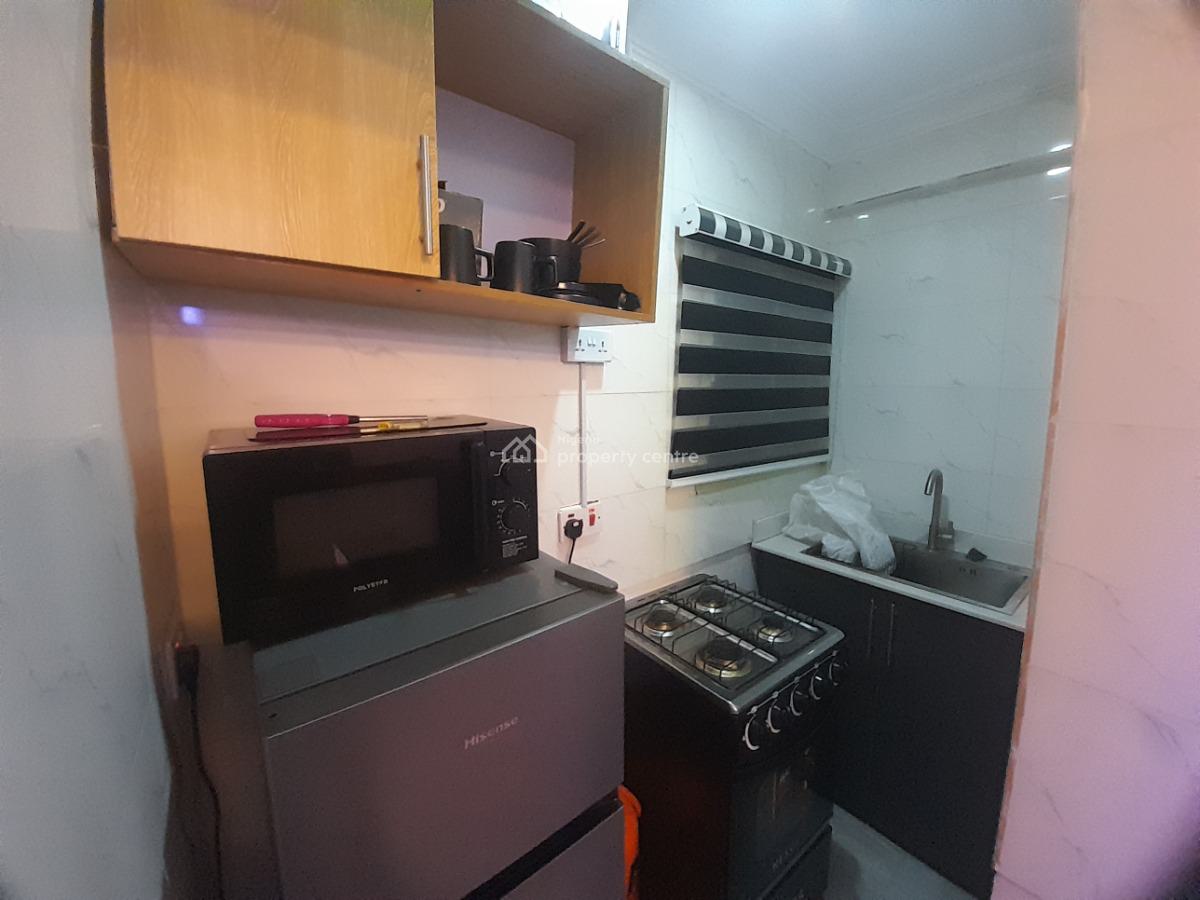 Studio Apartment a Luxury Staycation with a 5-star Comfort and Netflix, Gated Estate Near Nike Art Gallery and Lekki Top Restaurants, Lekki Phase 1, Lekki, Lagos, Flat / Apartment Short Let
