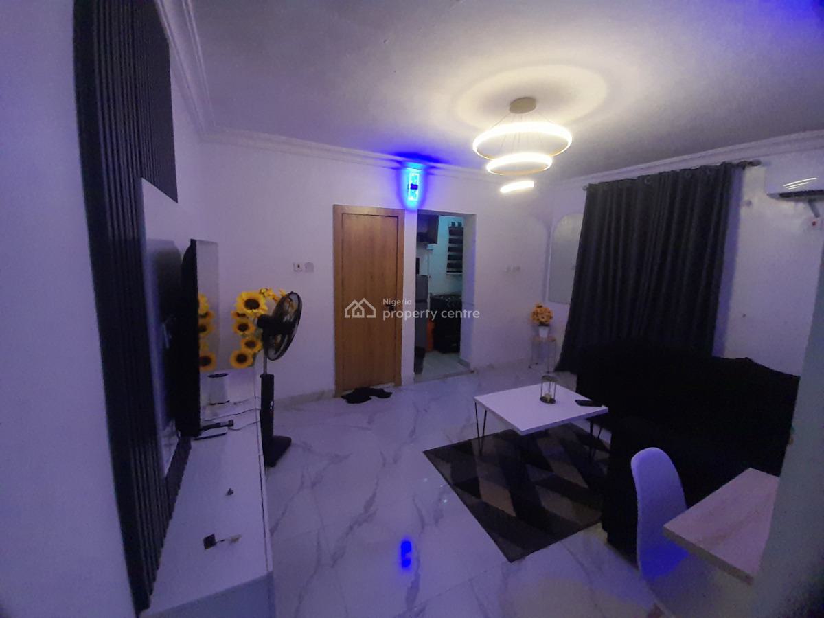 One Bedroom Apartment Luxury Decor Mood Lighting and Netflix for You, Near Shoprite Mall Lounges and Mins to Stadium and Eko Bridge Access, Surulere, Lagos, Flat / Apartment Short Let