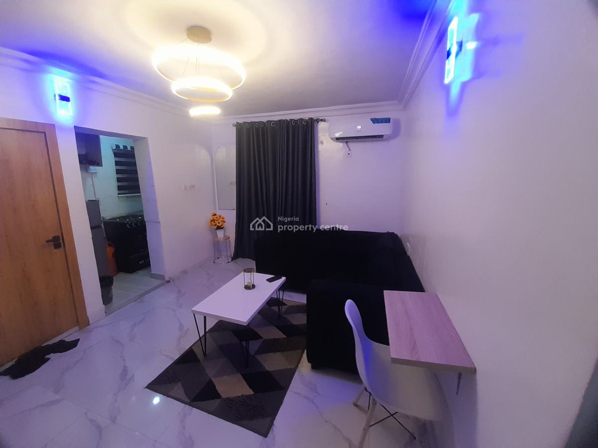 One Bedroom Apartment Luxury Decor Mood Lighting and Netflix for You, Near Shoprite Mall Lounges and Mins to Stadium and Eko Bridge Access, Surulere, Lagos, Flat / Apartment Short Let