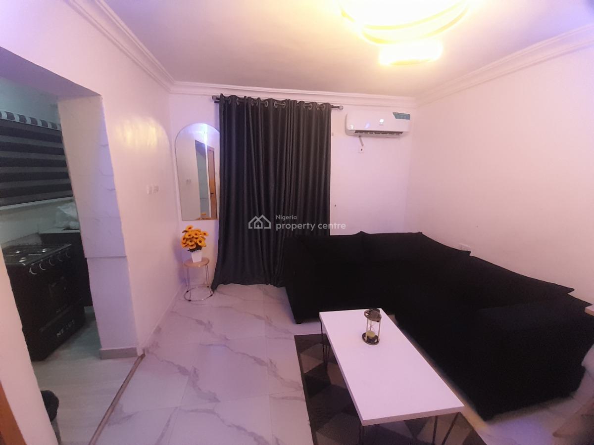 One Bedroom Apartment Luxury Decor Mood Lighting and Netflix for You, Near Shoprite Mall Lounges and Mins to Stadium and Eko Bridge Access, Surulere, Lagos, Flat / Apartment Short Let