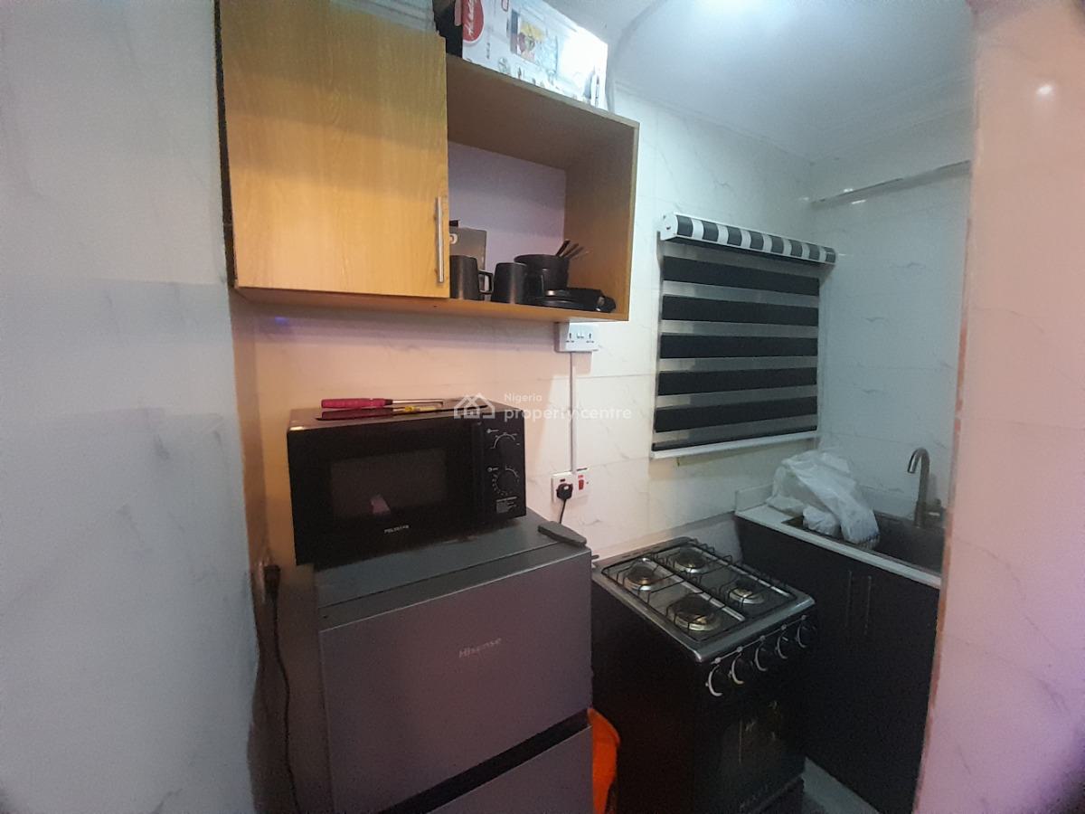 One Bedroom Apartment Luxury Decor Mood Lighting and Netflix for You, Near Shoprite Mall Lounges and Mins to Stadium and Eko Bridge Access, Surulere, Lagos, Flat / Apartment Short Let