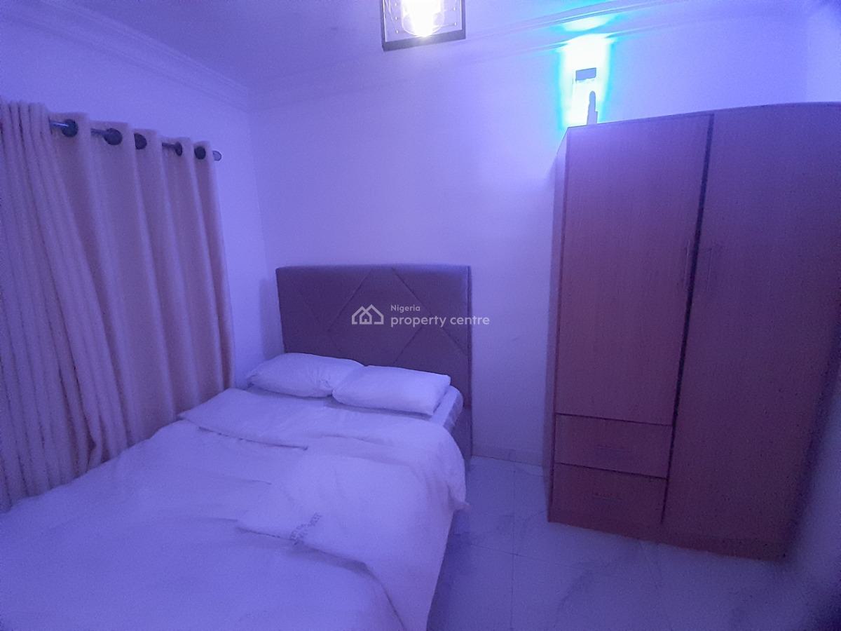 One Bedroom Apartment Luxury Decor Mood Lighting and Netflix for You, Near Shoprite Mall Lounges and Mins to Stadium and Eko Bridge Access, Surulere, Lagos, Flat / Apartment Short Let