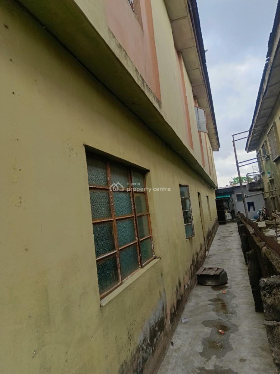 Standard House Storey Building, Shomolu, Shomolu, Lagos, Block of Flats for Sale