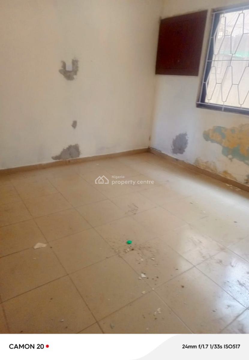 3bedroom Flat in a Cool Area Surulere, Off Adelabu, Surulere, Lagos, Flat / Apartment for Rent