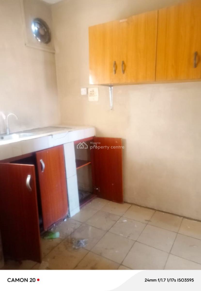 3bedroom Flat in a Cool Area Surulere, Off Adelabu, Surulere, Lagos, Flat / Apartment for Rent