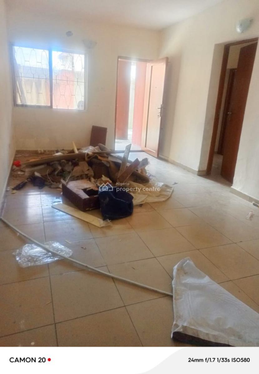 3bedroom Flat in a Cool Area Surulere, Off Adelabu, Surulere, Lagos, Flat / Apartment for Rent