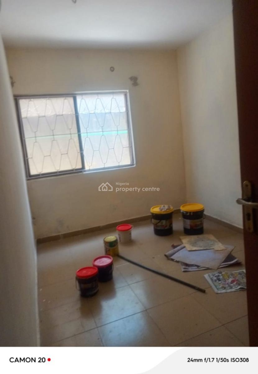 3bedroom Flat in a Cool Area Surulere, Off Adelabu, Surulere, Lagos, Flat / Apartment for Rent