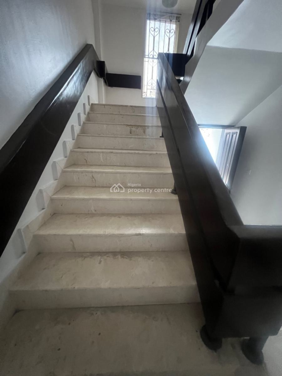 Spacious 2 Bedroom Penthouse Available, Lekki Phase 1, Lekki Phase 1, Lekki, Lagos, Flat / Apartment for Rent