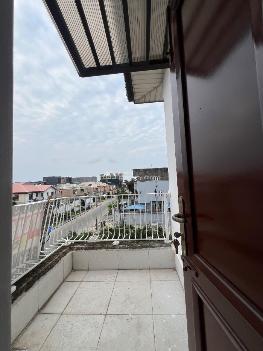 Spacious 2 Bedroom Penthouse Available, Lekki Phase 1, Lekki Phase 1, Lekki, Lagos, Flat / Apartment for Rent