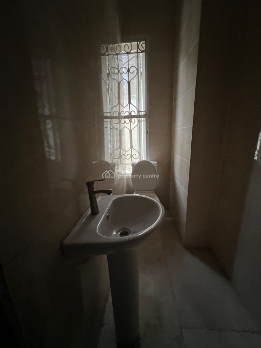 Spacious 2 Bedroom Penthouse Available, Lekki Phase 1, Lekki Phase 1, Lekki, Lagos, Flat / Apartment for Rent