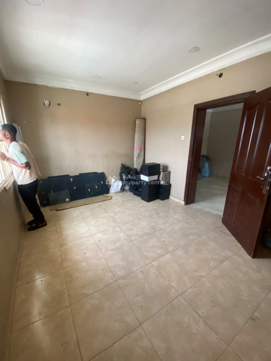 Spacious Room and Parlour Self Contained for Commercial Use, Adebayo Doherty Road Lekki Phase 1, Lekki Phase 1, Lekki, Lagos, Office Space for Rent
