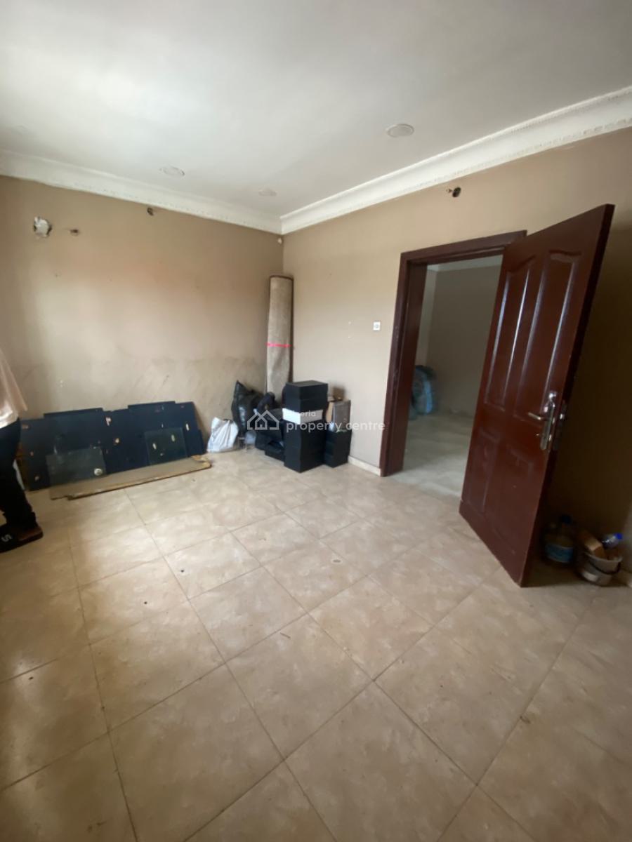 Spacious Room and Parlour Self Contained for Commercial Use, Adebayo Doherty Road Lekki Phase 1, Lekki Phase 1, Lekki, Lagos, Office Space for Rent