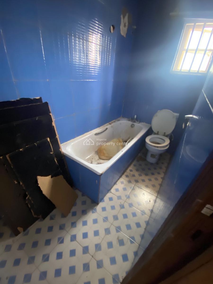 Spacious Room and Parlour Self Contained for Commercial Use, Adebayo Doherty Road Lekki Phase 1, Lekki Phase 1, Lekki, Lagos, Office Space for Rent