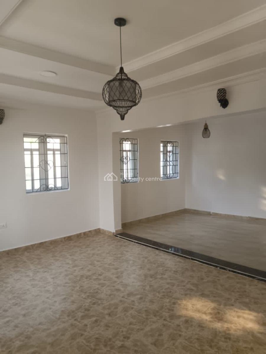 Nicely Built Two Bedroom Flat., New Bodija, Ibadan, Oyo, Flat / Apartment for Rent