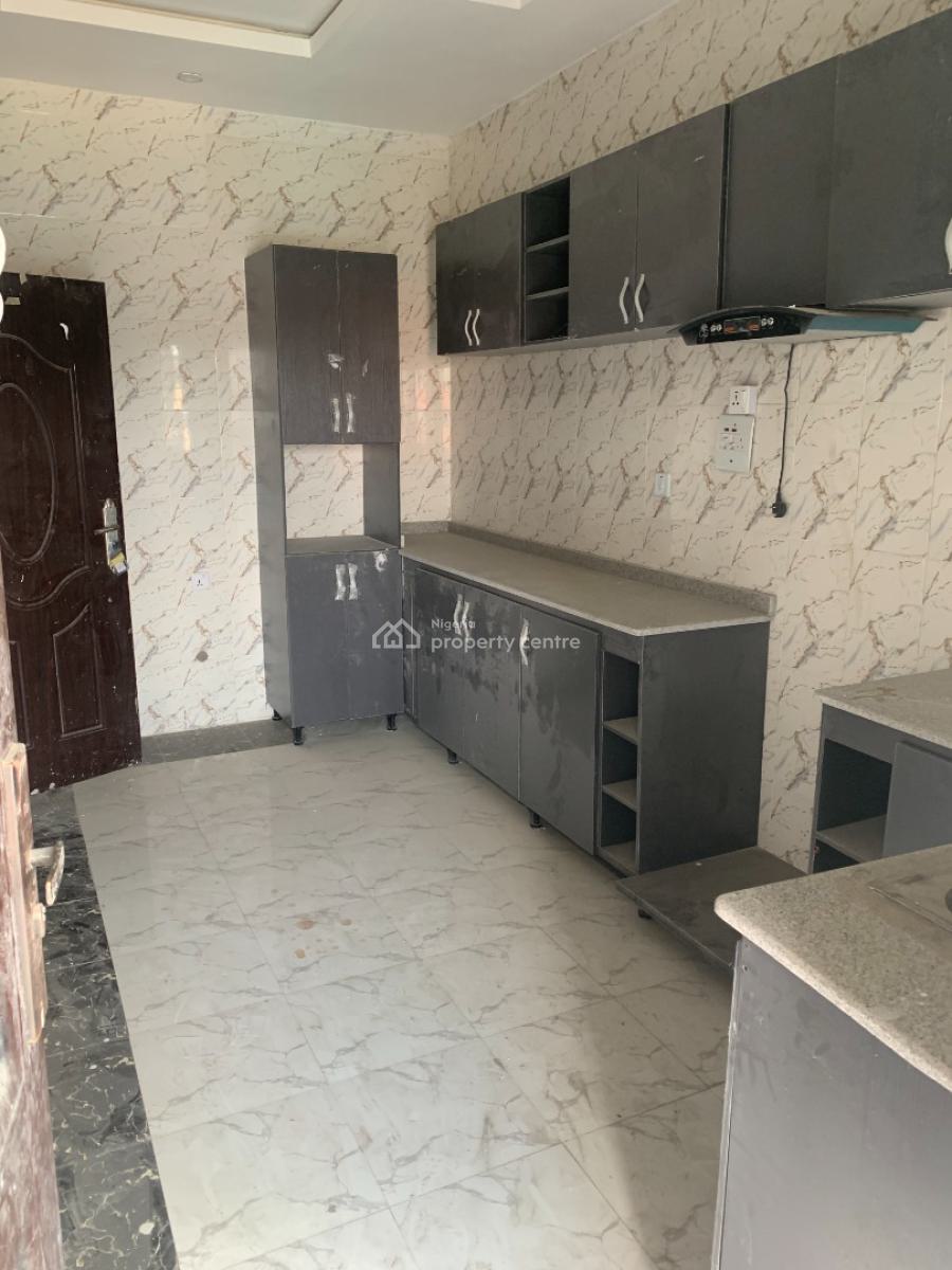 Luxury 3 Bedroom Upstairs with Dinning, Abijo Estate, Ajah, Lagos, Flat / Apartment for Rent