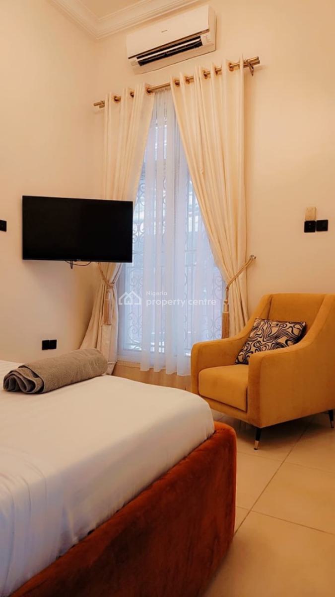 Crisp & Cozy 3-bedroom Serviced Apartment with Ps5, Off Admiralty Way, Lekki Phase 1, Lekki Phase 1, Lekki, Lagos, Flat / Apartment Short Let