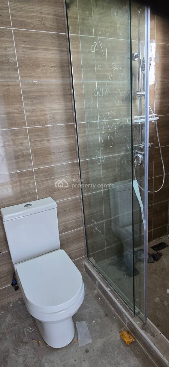 Large Size 1 Bedroom Upper Floor Flat in a Well Built Apartment Block, Lekki Phase 2, Lekki, Lagos, Flat / Apartment for Sale
