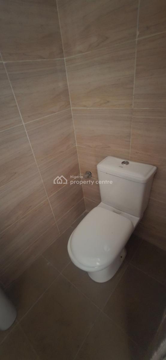 Executive 1 Bedroom Upper Floor Flat in a Well-built Apartment Block, Lekki Phase 2, Lekki, Lagos, Flat / Apartment for Sale
