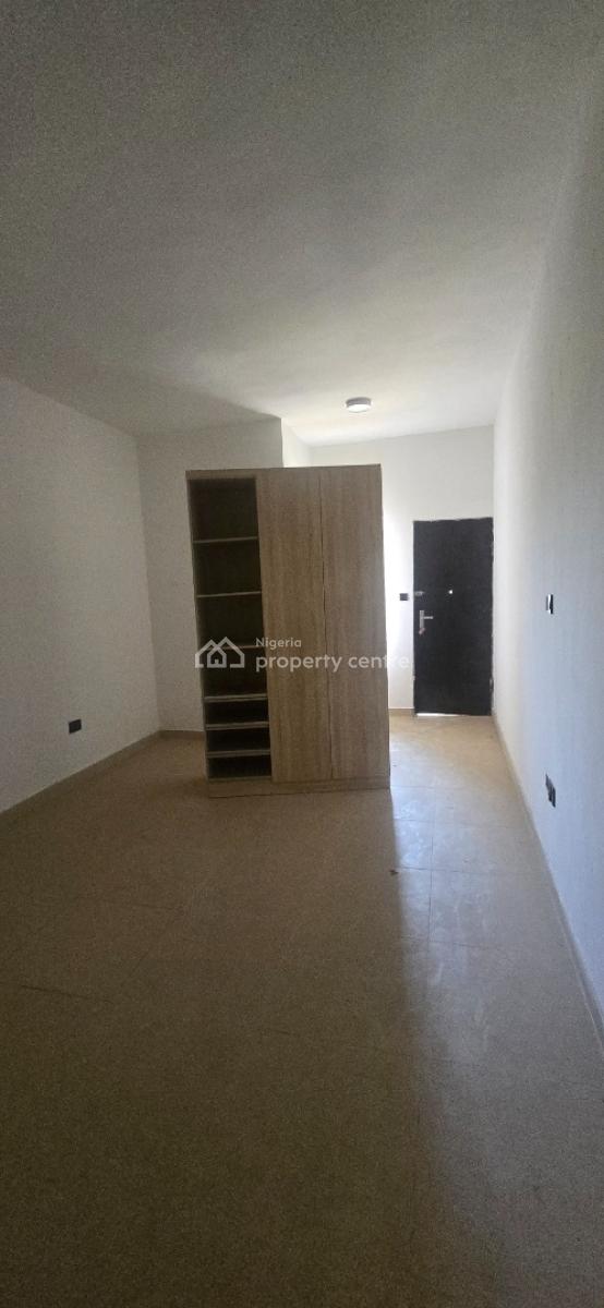 Executive 1 Bedroom Upper Floor Flat in a Well-built Apartment Block, Lekki Phase 2, Lekki, Lagos, Flat / Apartment for Sale