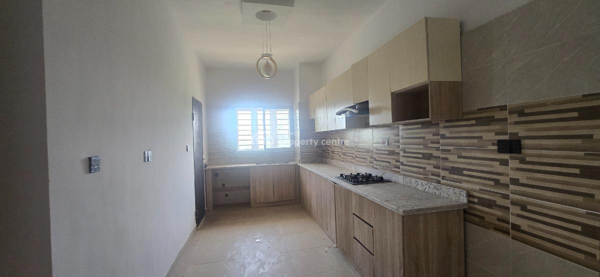 Executive 1 Bedroom Upper Floor Flat in a Well-built Apartment Block, Lekki Phase 2, Lekki, Lagos, Flat / Apartment for Sale