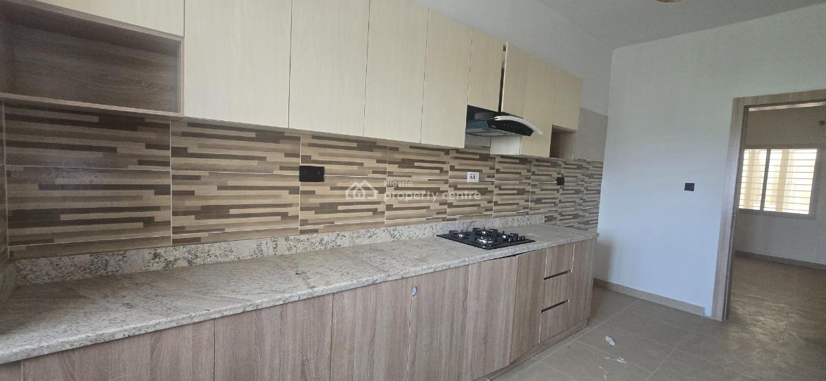 Executive 1 Bedroom Upper Floor Flat in a Well-built Apartment Block, Lekki Phase 2, Lekki, Lagos, Flat / Apartment for Sale
