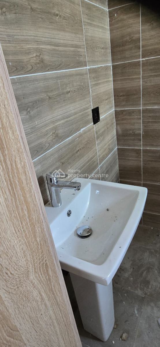 Large Size 1 Bedroom Upper Floor Flat in a Well Built Apartment Block, Lekki Phase 2, Lekki, Lagos, Flat / Apartment for Rent