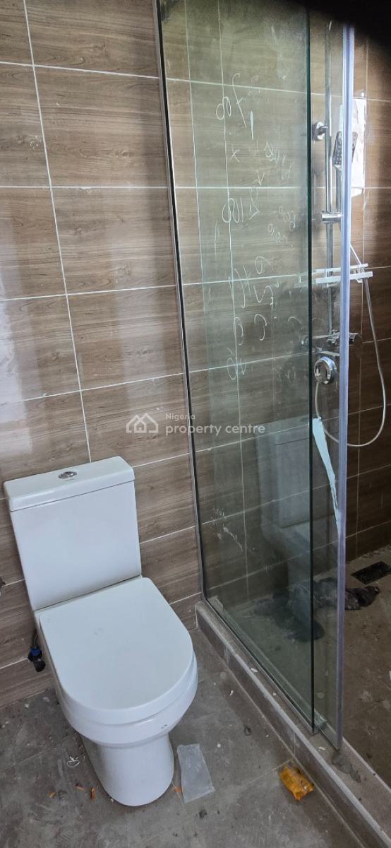 Large Size 1 Bedroom Upper Floor Flat in a Well Built Apartment Block, Lekki Phase 2, Lekki, Lagos, Flat / Apartment for Rent