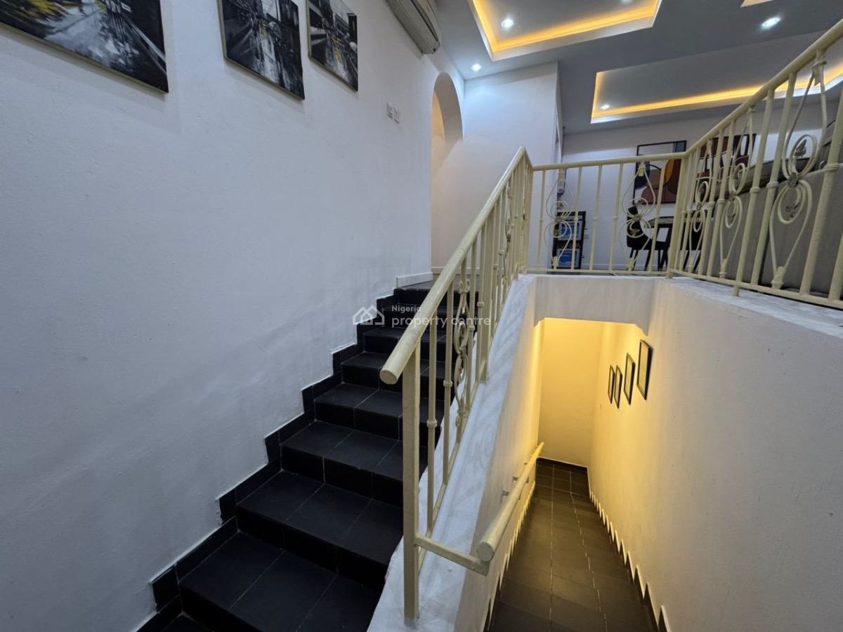 Luxury 3-bedroom Apartment  with Excellent Features, Admiralty Way, Lekki Phase 1, Lekki, Lagos, Flat / Apartment Short Let
