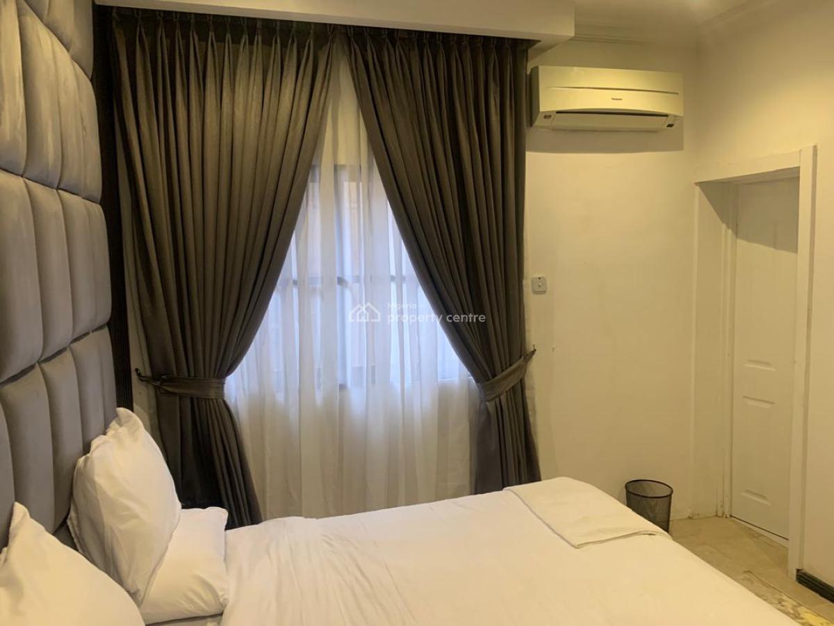 Luxury 3-bedroom Apartment  with Excellent Features, Admiralty Way, Lekki Phase 1, Lekki, Lagos, Flat / Apartment Short Let