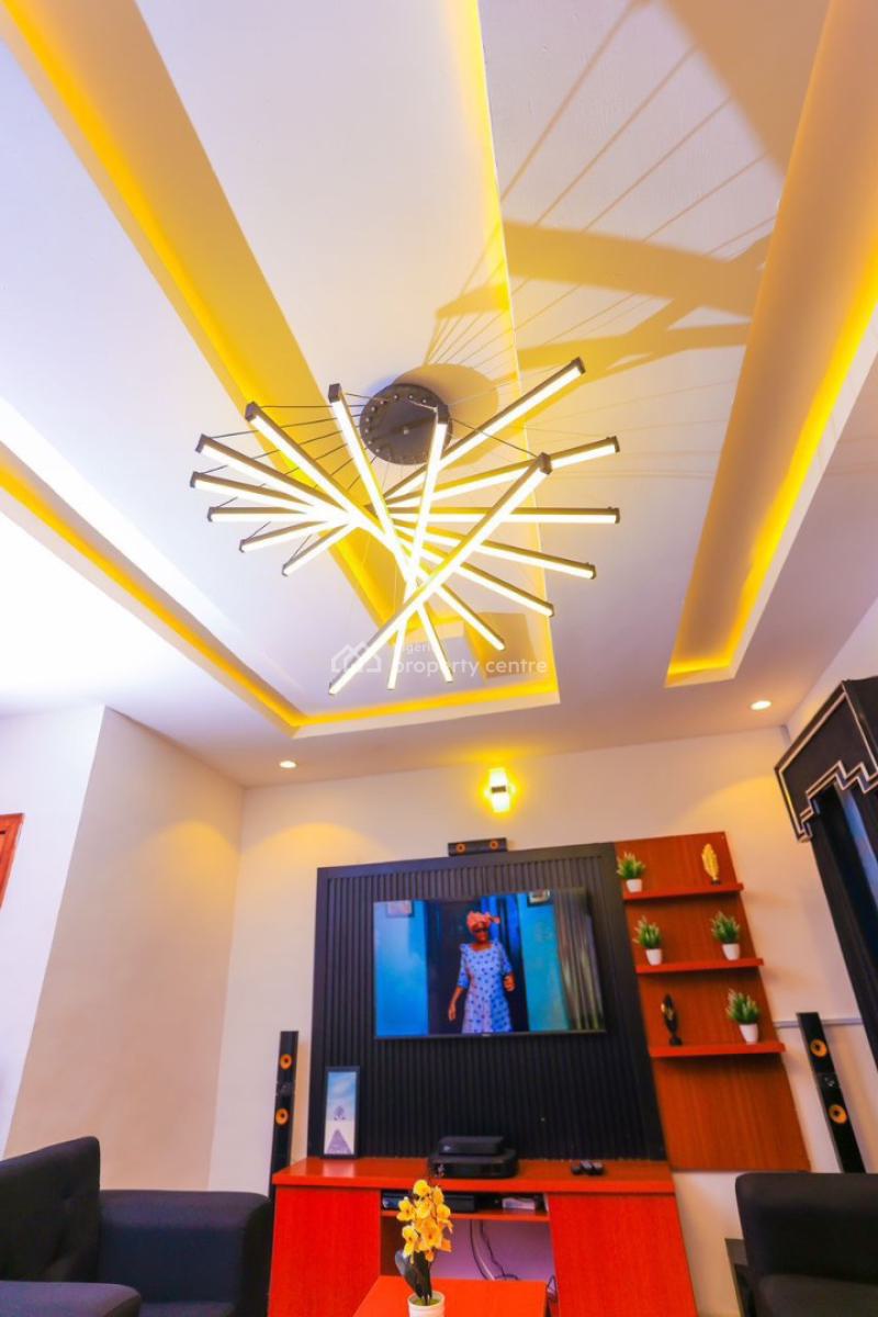 2 Bedrooms Yaba, Yaba, Yaba, Lagos, Flat / Apartment Short Let