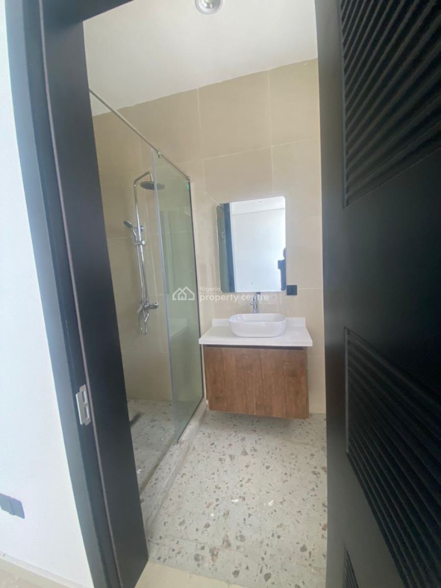 2-3 Bedroom Flat Wit Bq, Lekki Phase 1, Lekki, Lagos, Flat / Apartment for Sale